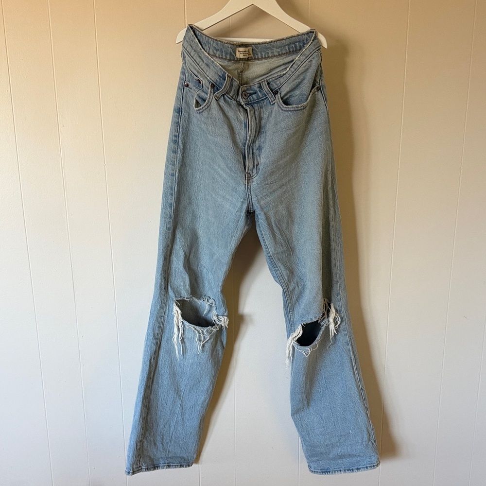 Abercrombie & Fitch Light Blue 90s Relaxed Jeans
